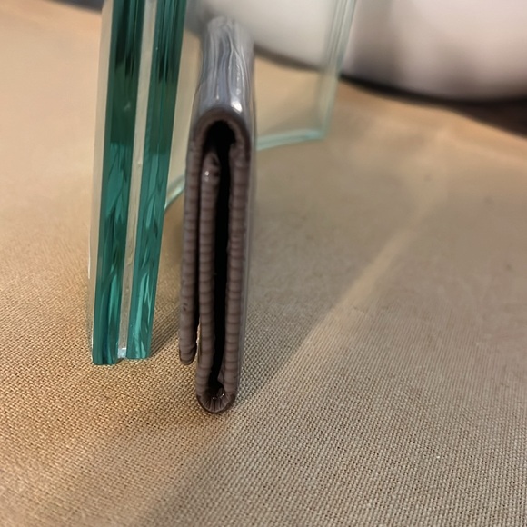 Louis Vuitton Gray Leather Key Holder - Picture 4 of 8